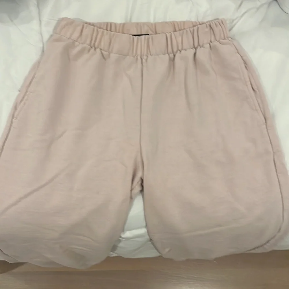 ⭐️ BRANDY MELVILLE Pink Sweatpants - Picture 5 of 7
